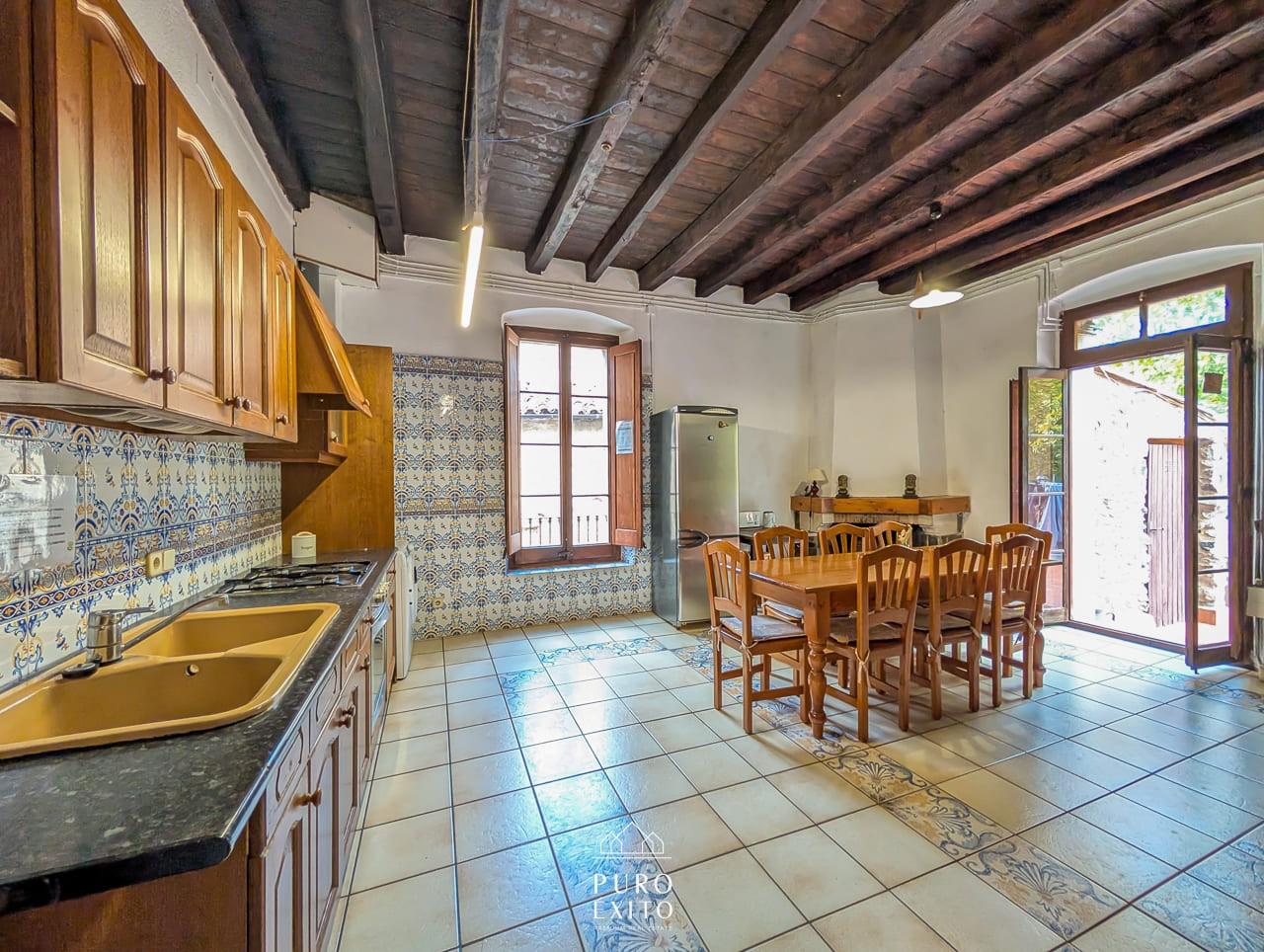 Kitchen with tiled splashback and dining table